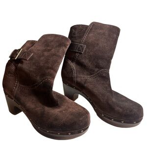 UGG Amoret Suede boots W8